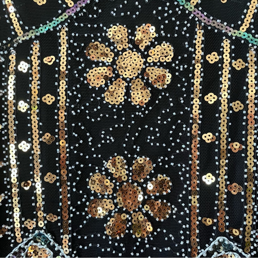 Babeyond 1920s Inspired Elegant Black and Gold Midi Flapper Dress - Picture 8 of 12